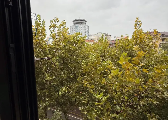 Urban Oasis Hideaway-style, Comfort And Vibes アパート ティラナ